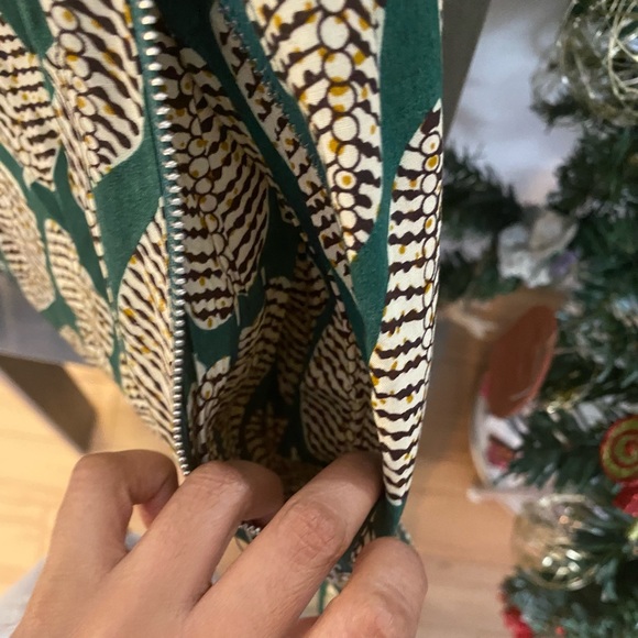 Hide & Seek - Green Leaf Sleeveless Dress - Picture 5 of 7